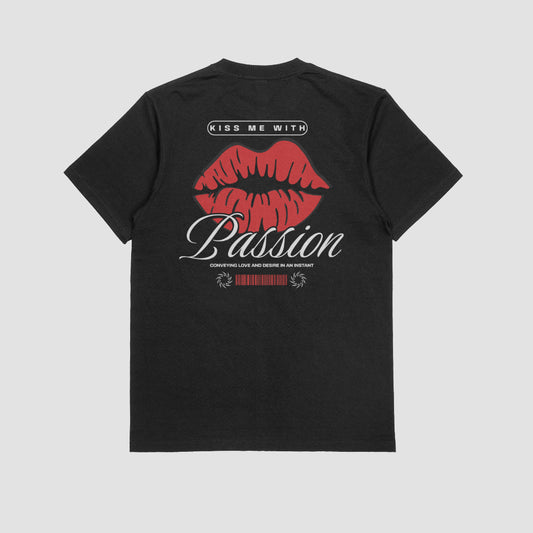 T-SHIRT KISS ME WITH PASSION (PRETA)